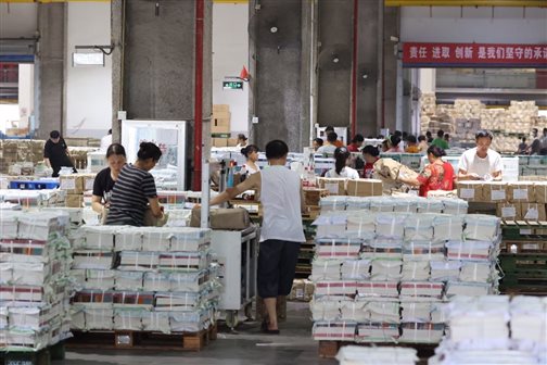 D:！??！2020?。?！宣傳工作文稿！8.25湖北新華戰(zhàn)高溫、斗酷暑  全力保障全省教材教輔發(fā)運（報發(fā)行觀察、新聞出版廣電報）?0秋物流發(fā)運照片8.26新增圖片IMG_4342.JPG.JPG